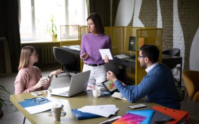 Choosing Between Paid and Organic Social Media for Palm Beach Businesses